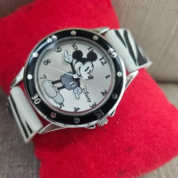 Disney Minnie Mouse Wristwatch White Rubber Band Analog Wrist Watch Accutime - Picture 4 of 11